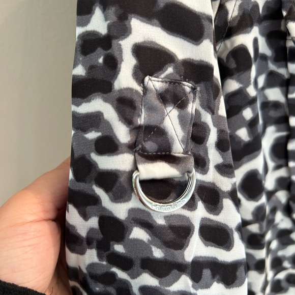 Calvin Klein Satin/ Silk Blouse in Animal Print XS - Picture 3 of 4